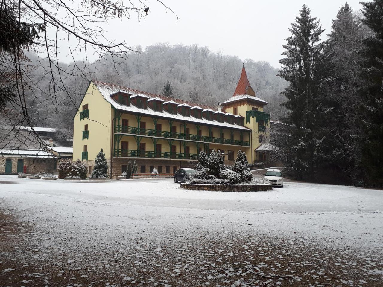 Bakony Hotel Bakonybél エクステリア 写真